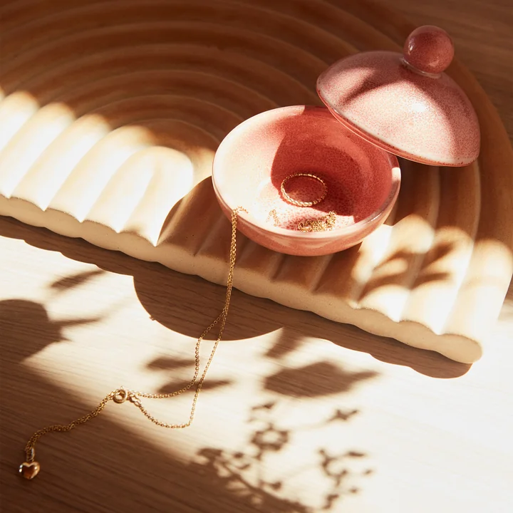 Saga Bonbonnière Low de OYOY en coral