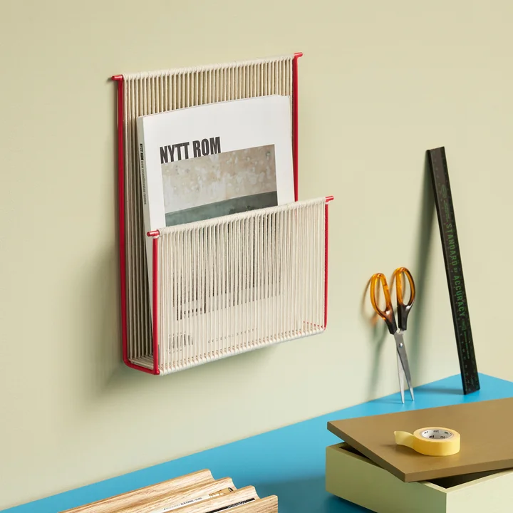 Porte-revues élégant au-dessus du bureau