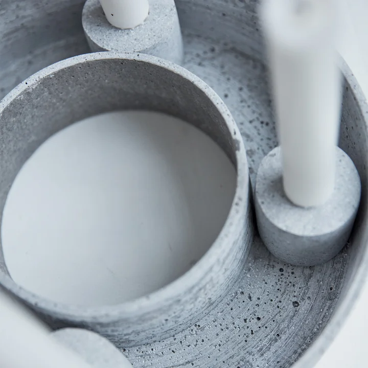 The Ring Porte-bougies pour bougies sur tige de House Doctor en couleur gris béton