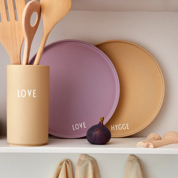 AJ Favourite Assiette en porcelaine de Design Letters in Love / lavande et Hygge / beige
