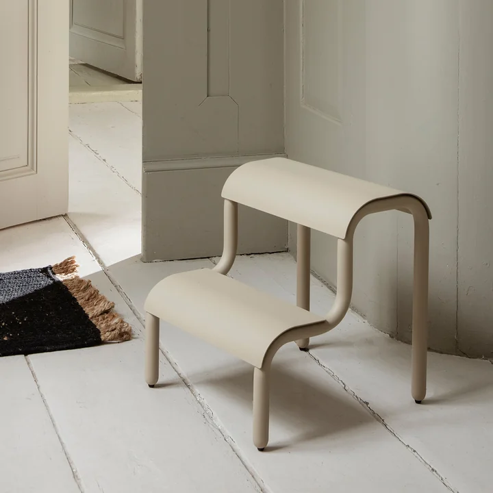 Up Step Tabouret multifonctionnel de Ferm Living dans la couleur cashmere