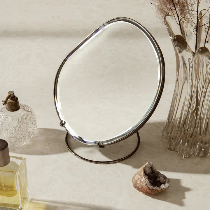Pond Miroir de table de Ferm Living en version chromée