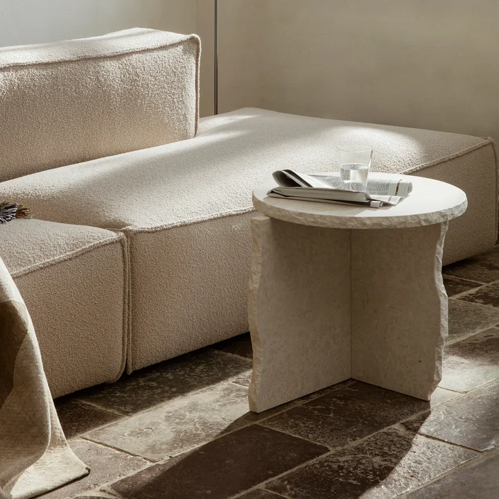 Mineral Table de sculpture en marbre de Ferm Living de Bianco Curia