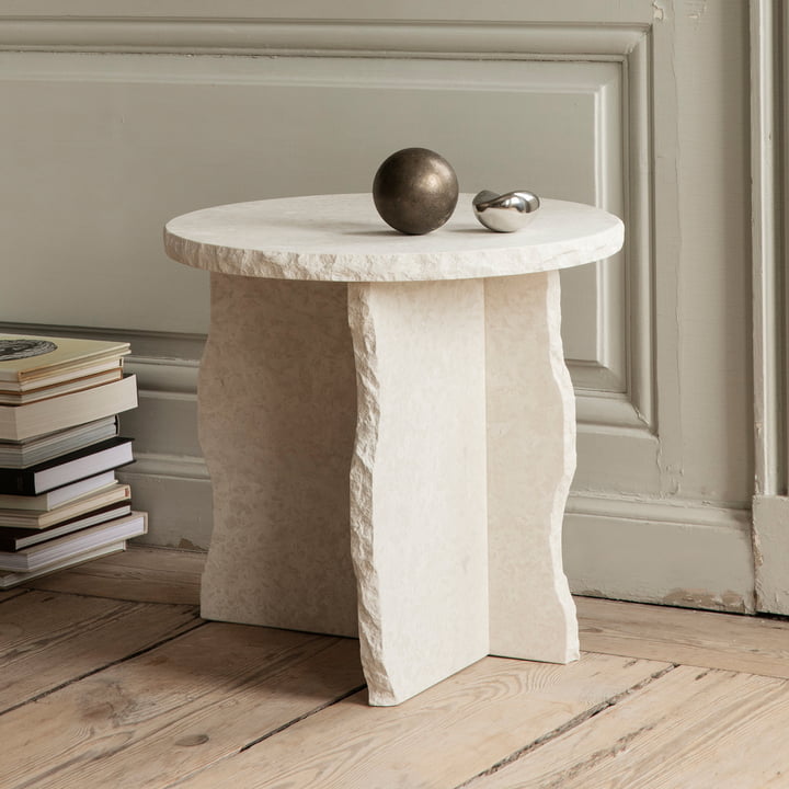 Mineral Table de sculpture en marbre de ferm Living de Bianco Curia