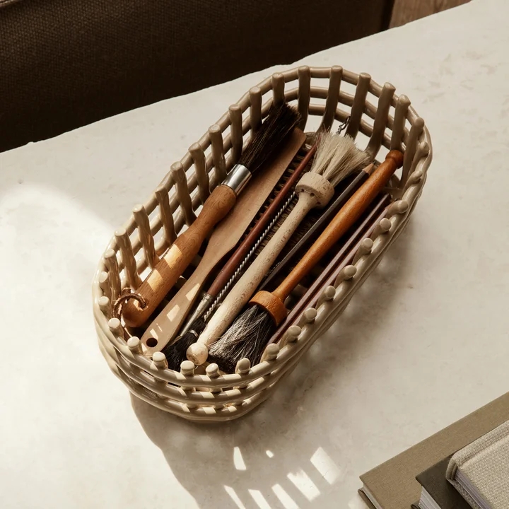 Panier en céramique ovale de Ferm Living dans la couleur cashmere