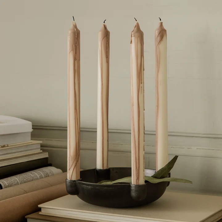 Dryp Bougies à tige de Ferm Living dans la version beige / blanc