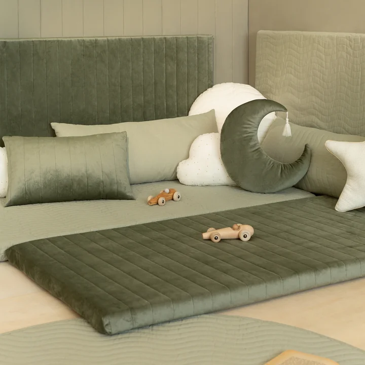 Zanzibar Matelas Play de Nobodinoz dans la couleur vert olive