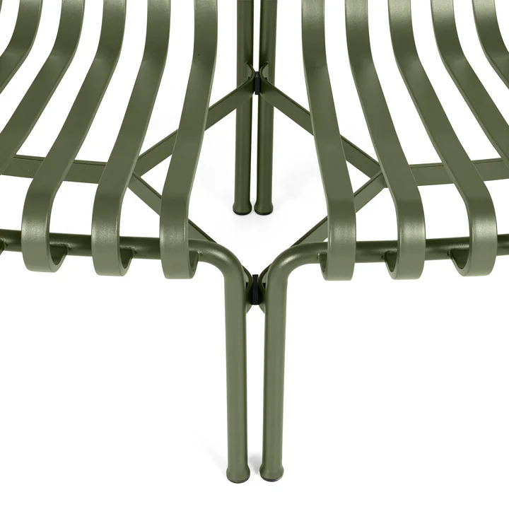 Palissade Park Dining Bench de HAY dans la couleur olive