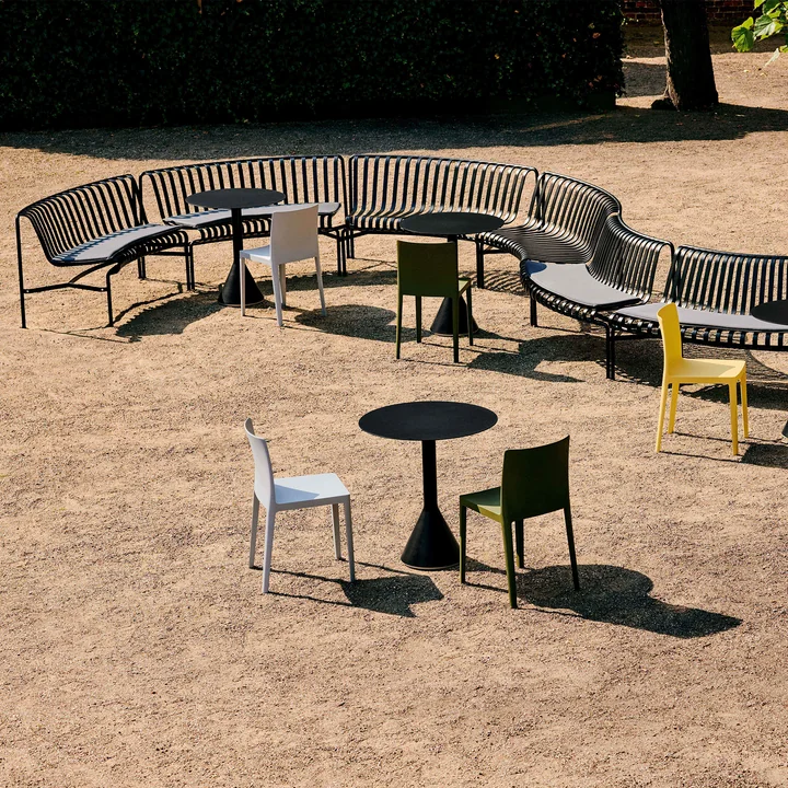 Palissade Park Dining Bench de HAY en couleur anthracite avec coussin d'assise