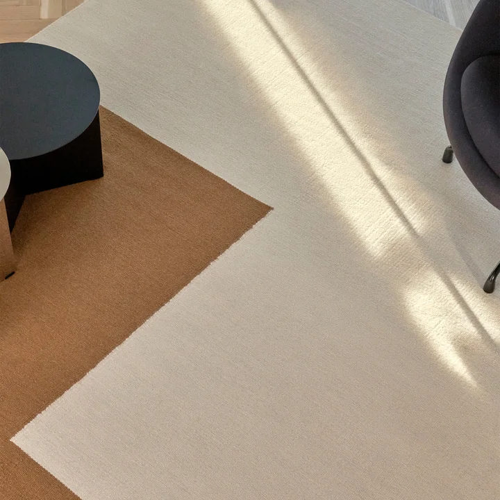 Ethan Cook Flat Works Tapis de HAY dans la couleur marron