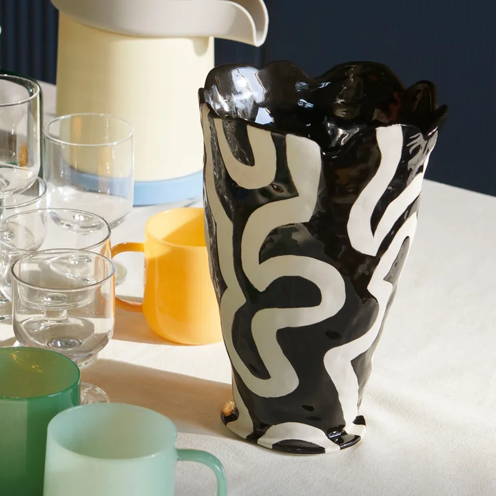 Jessica Hans Shadow Vase dans les couleurs noir / blanc