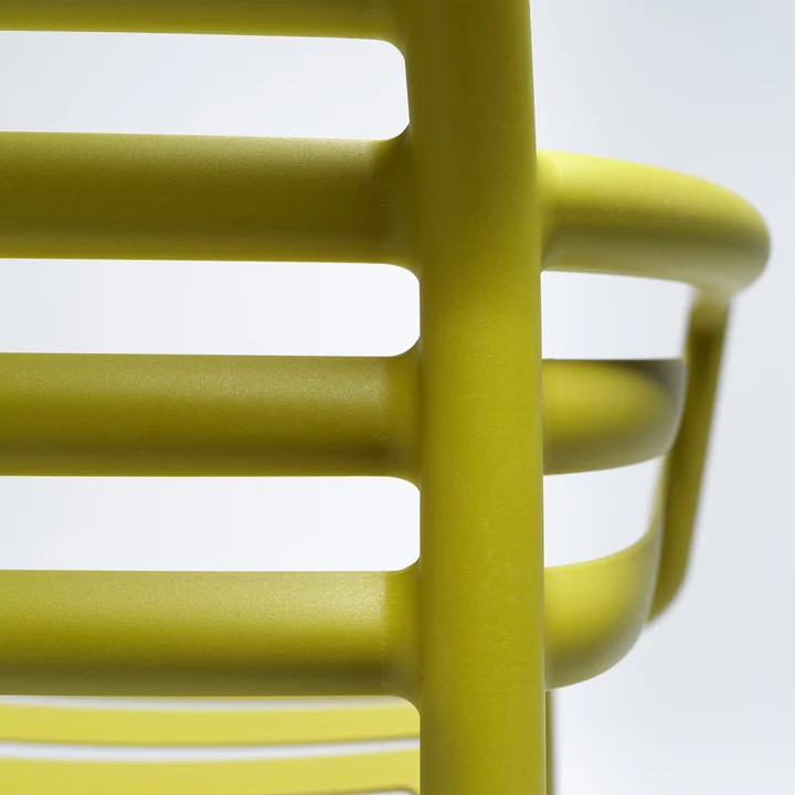 Doga Chaise avec accoudoirs de Nardi en couleur pera