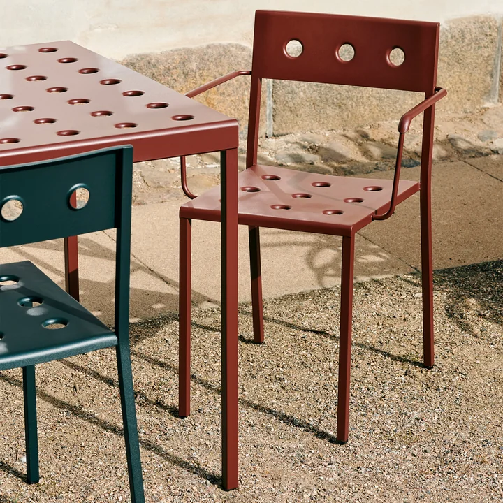 Balcony Chaise avec accoudoirs de HAY