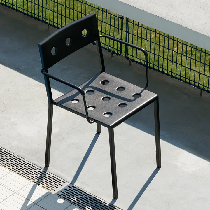 Balcony Chaise avec accoudoirs de HAY