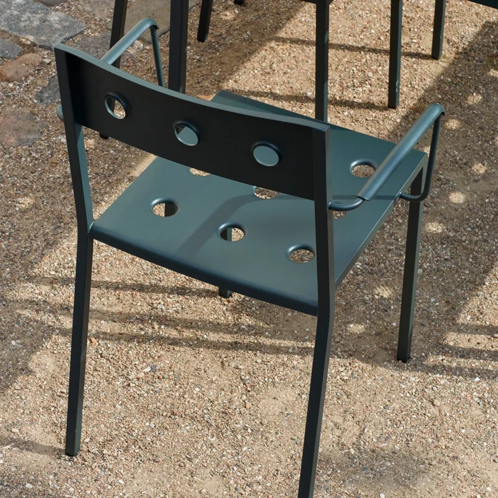 Balcony Chaise avec accoudoirs de HAY