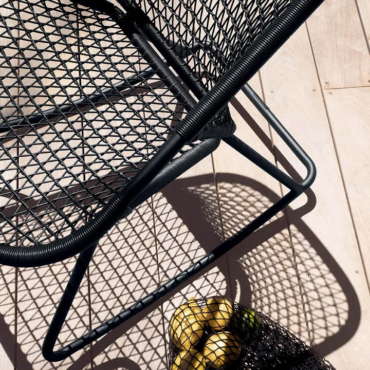 Sixties - Fauteuil à bascule réglisse de Fermob