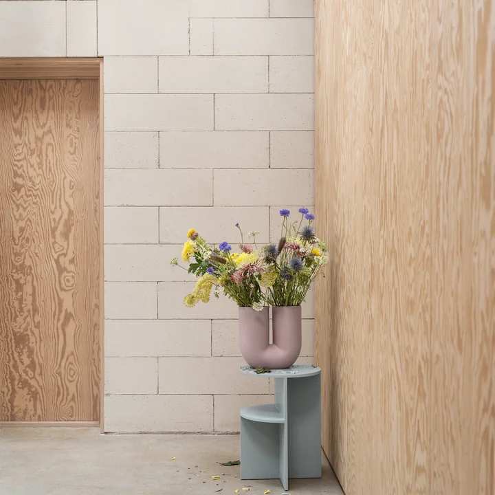 Kink Vase de Muuto en lilas