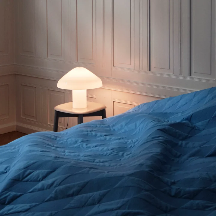 Pao lampe de table en verre de HAY dans la couleur blanche