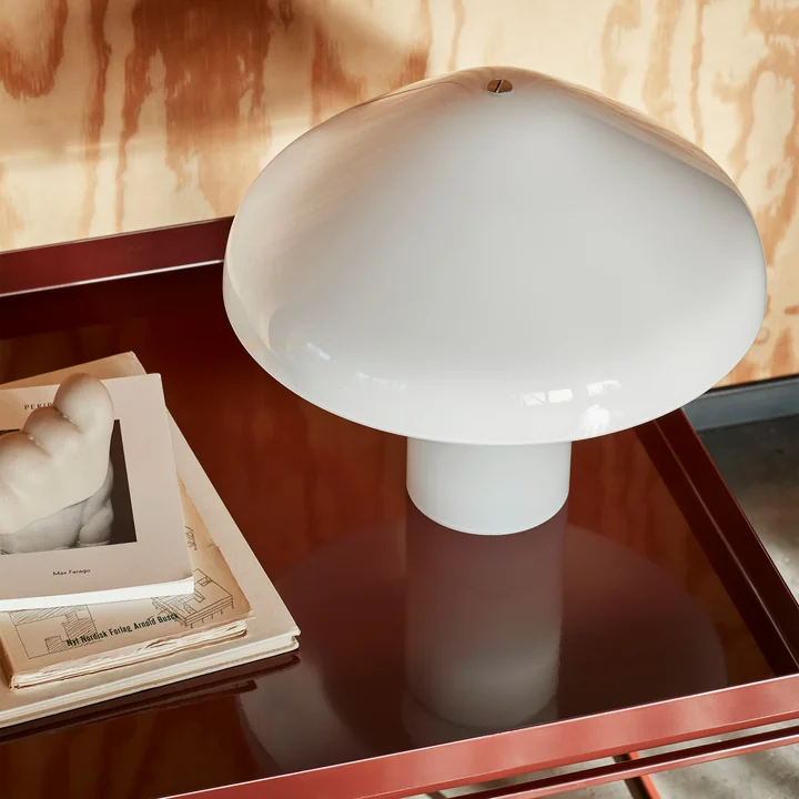 Pao lampe de table en verre de HAY dans la couleur blanche