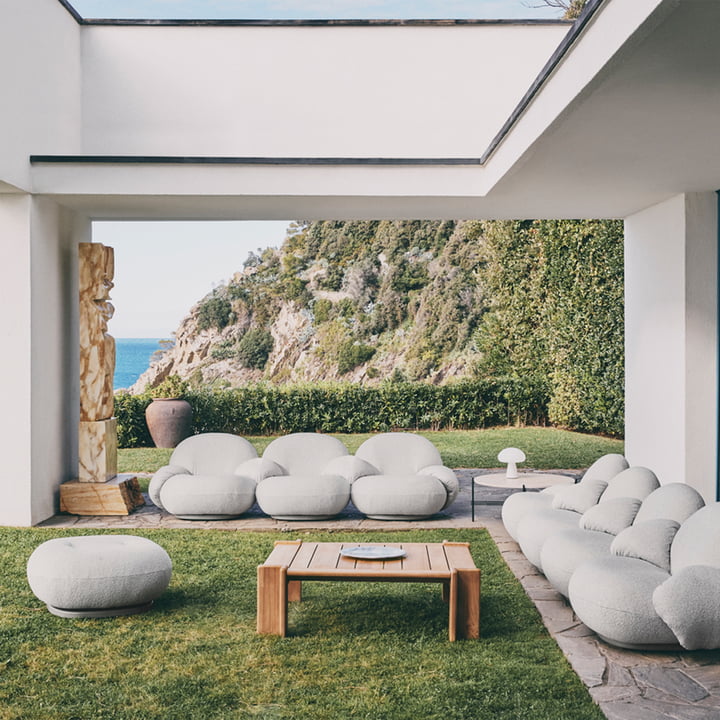 Pacha Lounge Chair et Atmosfera Outdoor Table d'appoint de Gubi