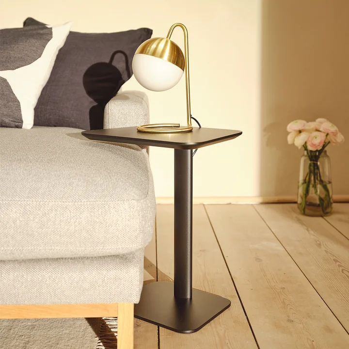 Lampe de table Mara de Collection dans la version laiton