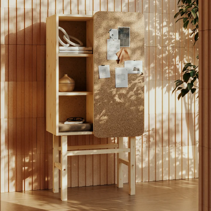 Slide Armoire, avec tableau d'affichage, pin laqué transparent de Karup Design