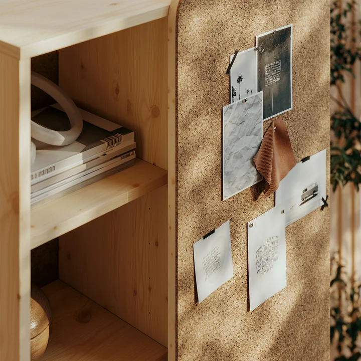 Slide Armoire, avec tableau d'affichage, pin laqué transparent de Karup Design