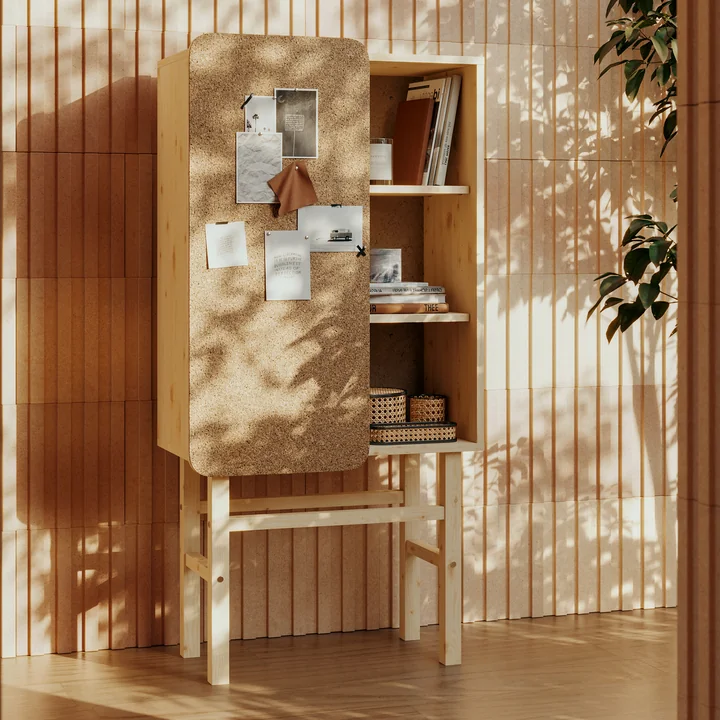 Slide Armoire, avec tableau d'affichage, pin laqué transparent de Karup Design