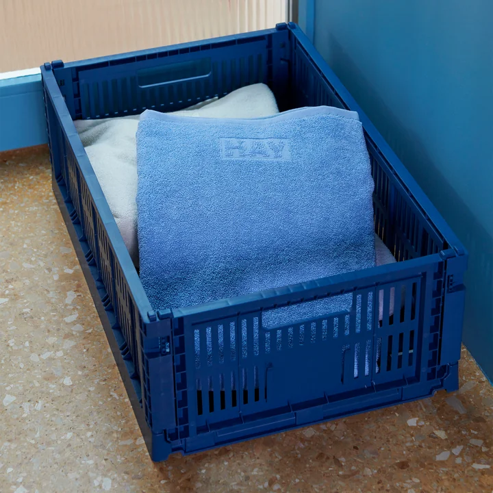 Colour Crate Panier recycled M de HAY dans la couleur blue