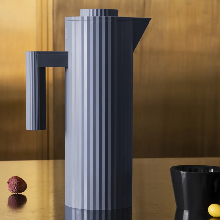 Plissé Verseuse isolante de Alessi en couleur grise