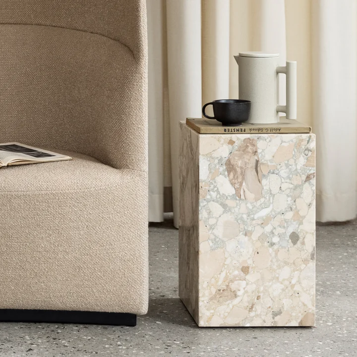 Plinth Tall table d'appoint de Audo dans la finition Kunis Breccia