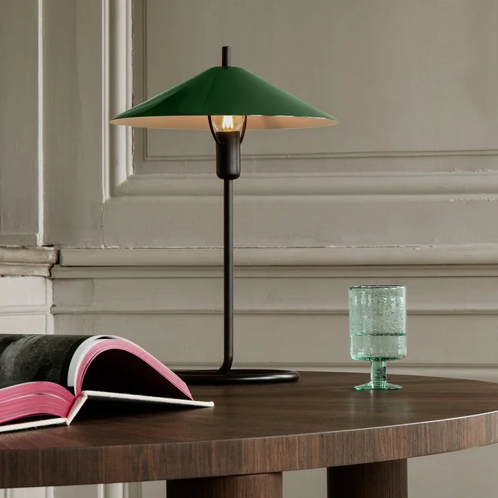 Filo - Lampe de table, noir / dark olive de Ferm Living