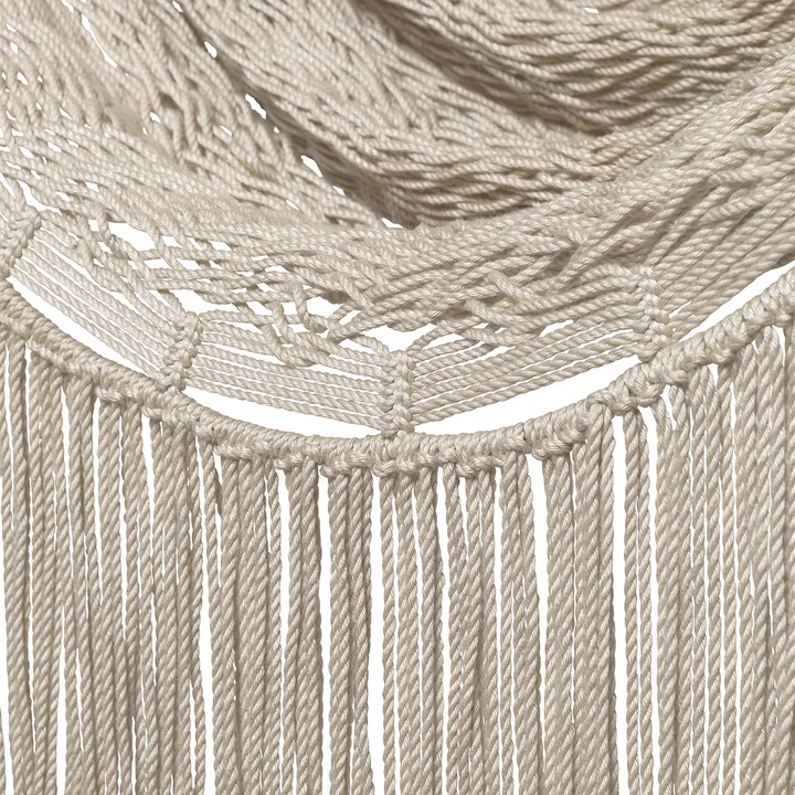 Path Fauteuil suspendu de Ferm Living dans la version light sand