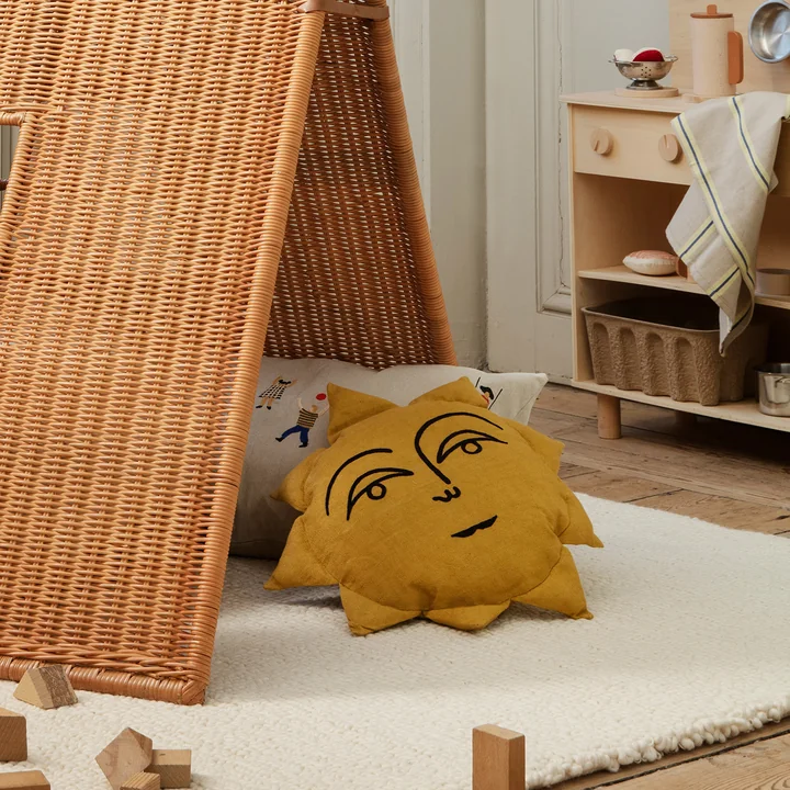 Coussin Sun de Ferm Living en couleur jaune