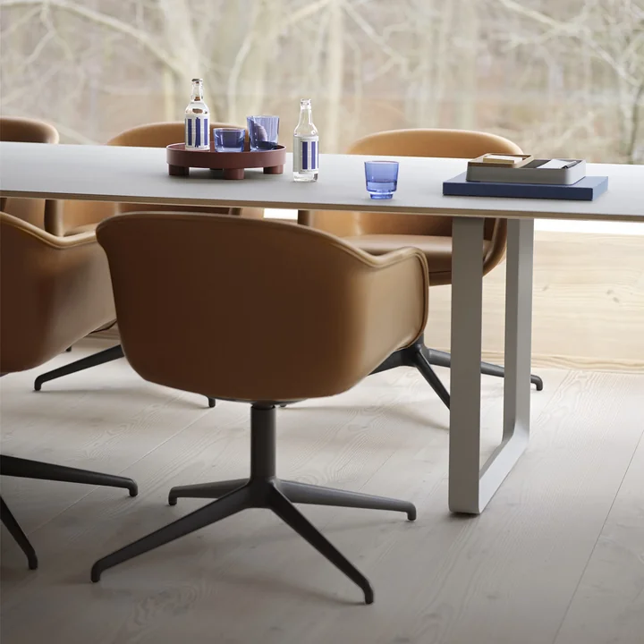 Fiber Conference Chaise avec accoudoirs de Muuto