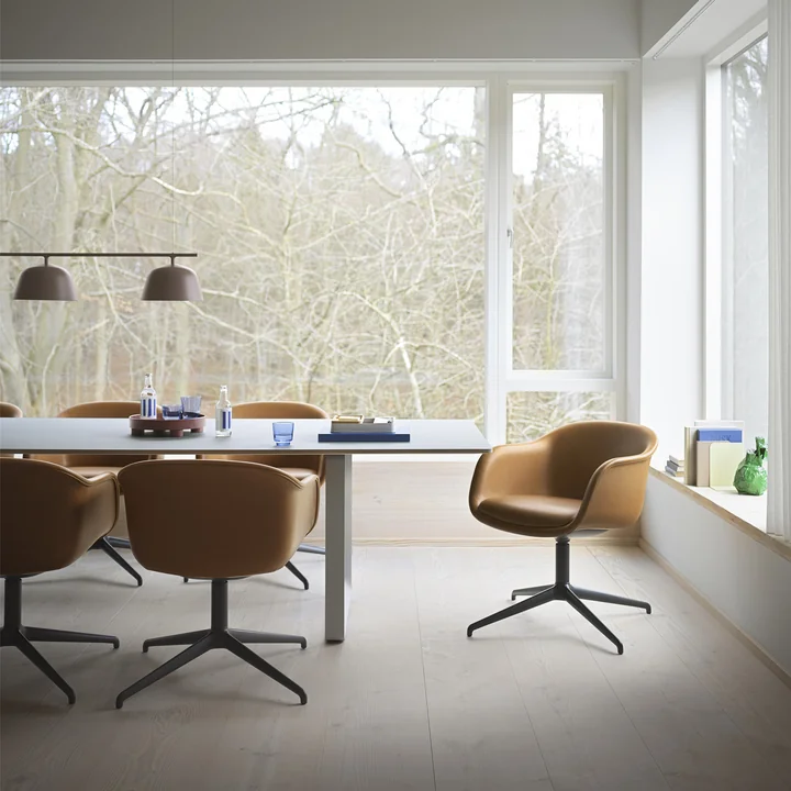 Fiber Conference Chaise avec accoudoirs de Muuto