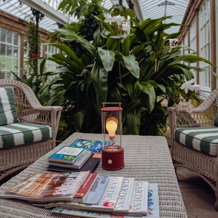 The Muse Lampe de bureau LED rechargeable, pomona red de Tala