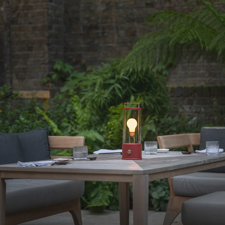 The Muse Lampe de bureau LED rechargeable, pomona red de Tala