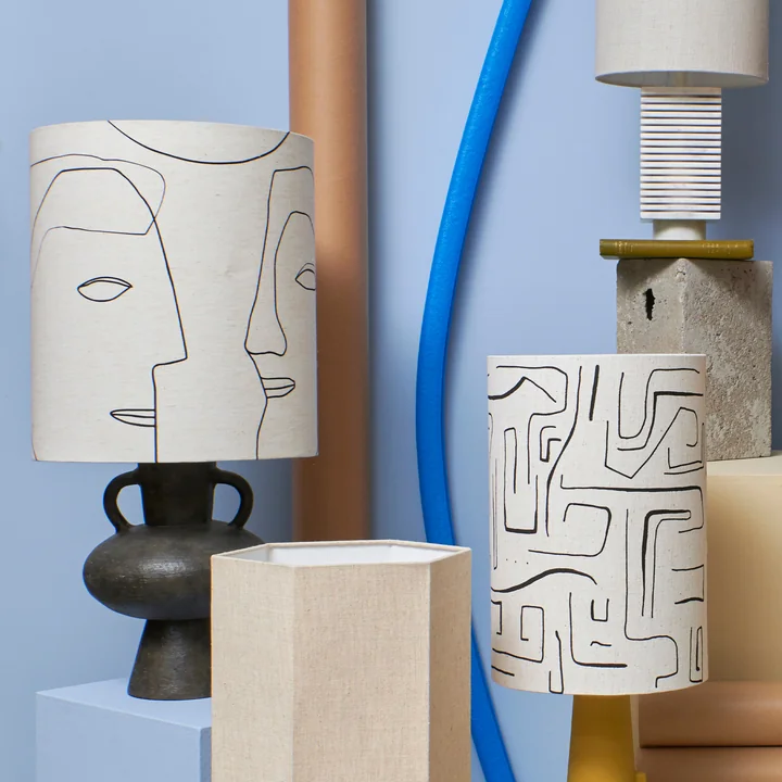 Pied de lampe de table en grès avec poignées et abat-jour de Hkliving