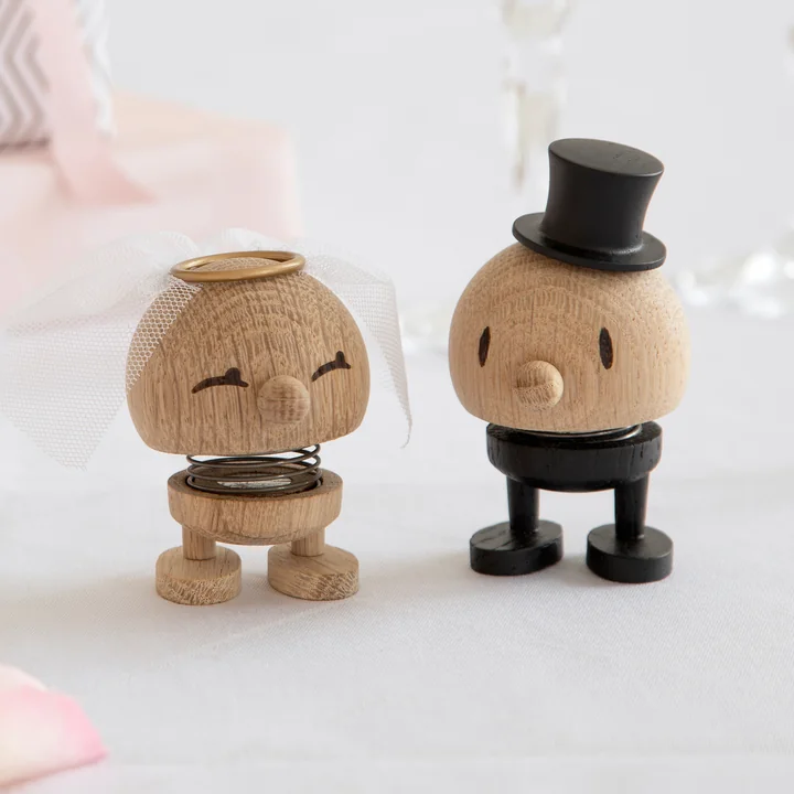 Small mariée et le marié figurines de décoration de Hoptimist dans la finition de chêne