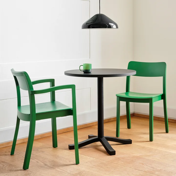 Pastis Table de salle à manger, chaise, fauteuil de HAY