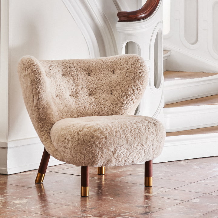 Little Petra VB1 Lounge Chair Limited Edition, noyer avec laiton / peau de mouton Moonlight de & Tradition