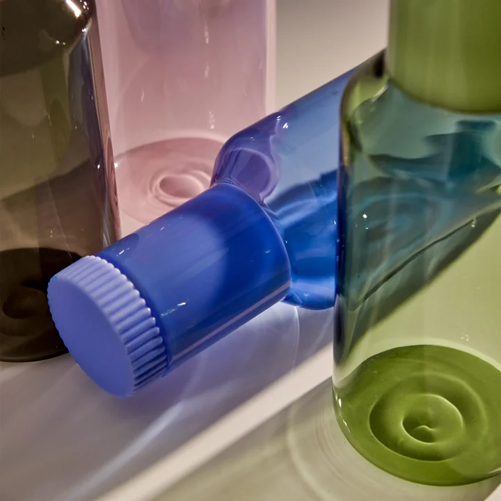 Tube Carafe en verre, 1 l, smoke / milky white de Design Letters