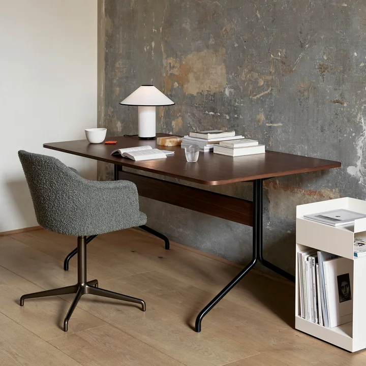 Pavilion Dining Table de salle à manger, laquée noyer / piétement noir de & Tradition