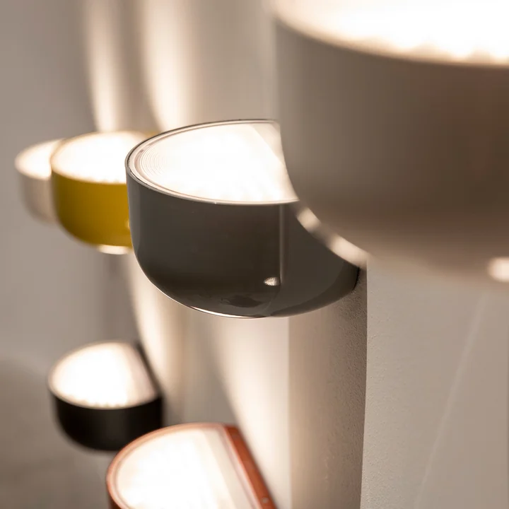 Bellhop Wall Up LED Applique murale de Flos