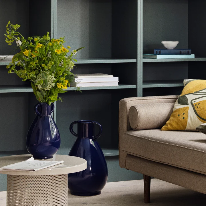 Simi Vase de Broste Copenhagen dans la couleur deep cobalt blue