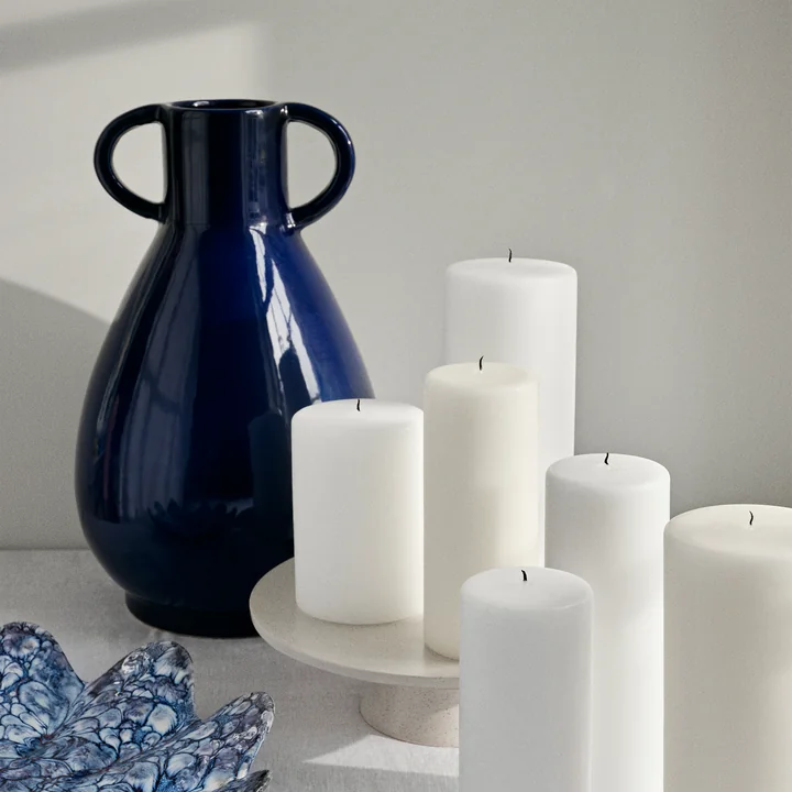 Simi Vase de Broste Copenhagen dans la couleur deep cobalt blue