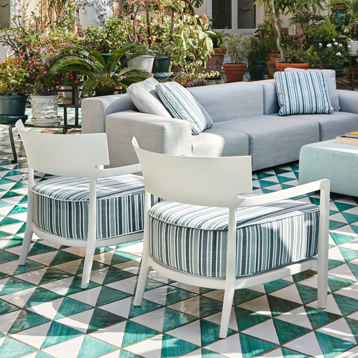 Cara Outdoor Fauteuil, structure blanc mat, housse vert rayé de Kartell