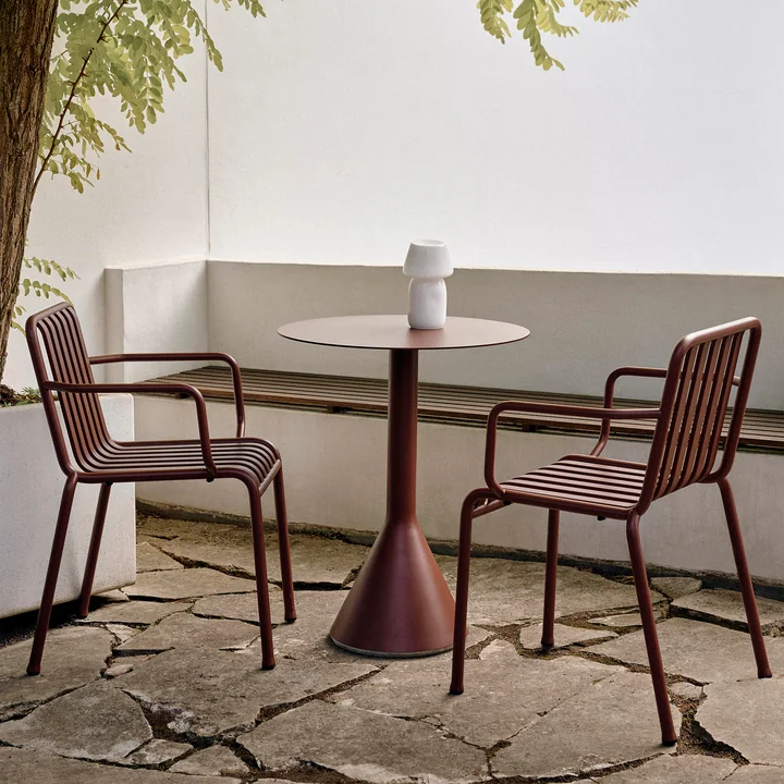 Palissade Chaise avec accoudoirs, iron red de HAY