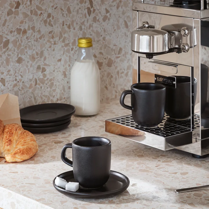 Nordic Kitchen Tasse avec soucoupe 6,5 cl, noir de Eva Solo